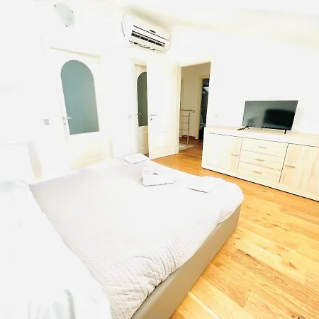 Luxury La Brezza 2 - Fronte Mare Apartment